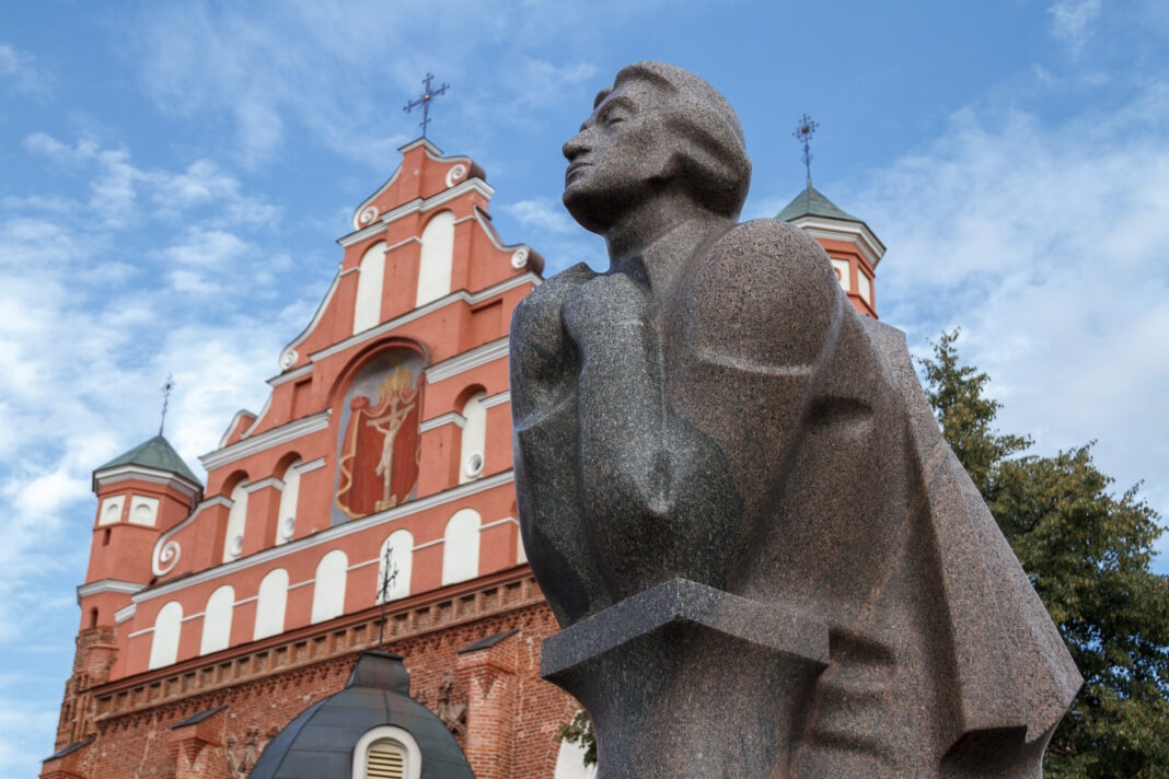 Pomnik Adama Mickiewicza w Wilnie