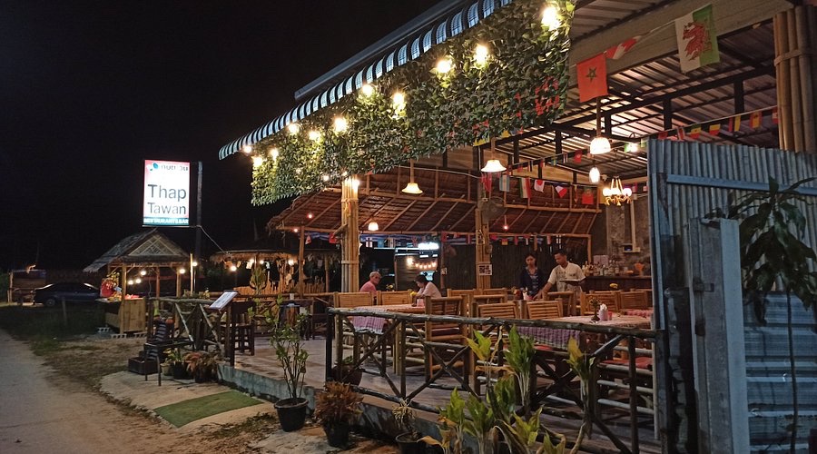 Thap Tawan Beach Restaurant & bar